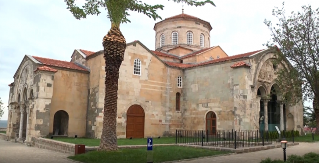 Ortahisar Ayasofya Camii ziyaretçilerini ağırlamaya başladı